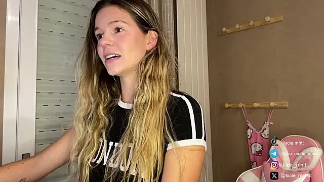 Snapshot of lucie_mehott chatting on September 10, 2025, 7:24 pm lucie mehott online show from September 10, 2025, 7:24 pm