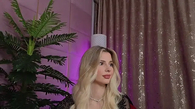 Snapshot of Elliblue chatting on October 5, 2025, 7:15 pm Elliblue online show from October 5, 2025, 7:15 pm