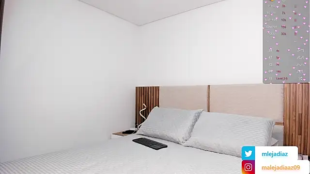 Snapshot of MalejaDiaz_ chatting on October 7, 2025, 5:03 pm MalejaDiaz online show from October 7, 2025, 5:03 pm