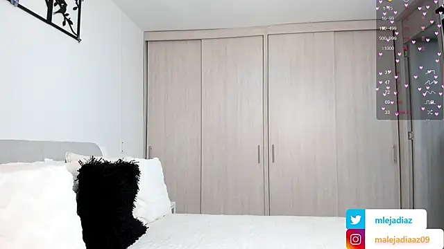 Snapshot of MalejaDiaz_ chatting on March 21, 2025, 3:24 pm MalejaDiaz online show from March 21, 2025, 3:24 pm