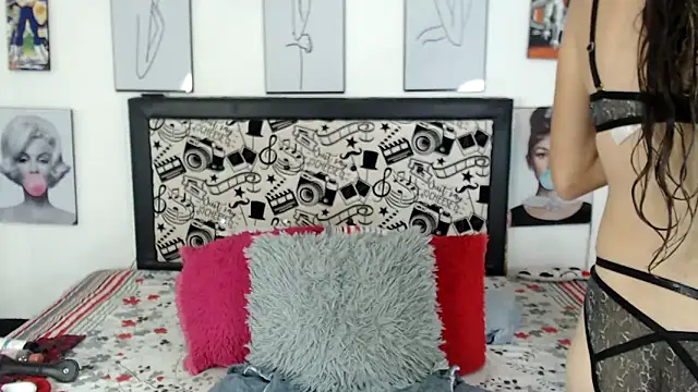 Rihana14 online show from April 11, 2026, 8:45 pm