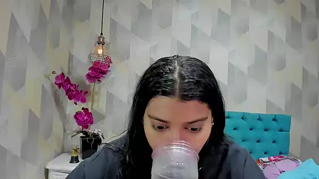 LindaBreeS online show from October 10, 2025, 1:45 pm