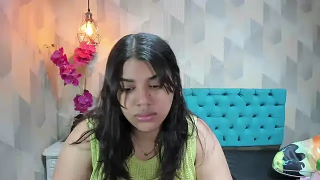 LindaBreeS online show from April 4, 2026, 12:34 pm