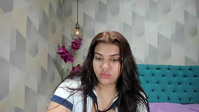 LindaBreeS online show from September 18, 2025, 12:41 pm