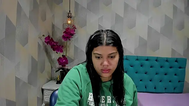 LindaBreeS online show from October 18, 2025, 12:40 pm