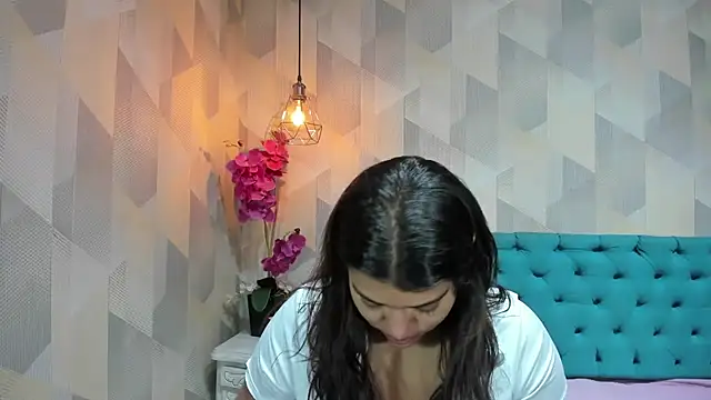 Snapshot of LindaBreeS chatting on June 16, 2026, 1:44 pm LindaBreeS online show from June 16, 2026, 1:44 pm