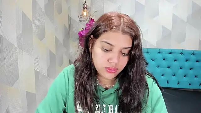 LindaBreeS online show from September 16, 2025, 3:18 am