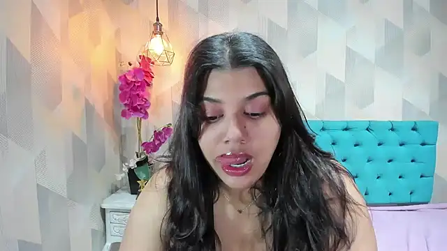 LindaBreeS online show from April 2, 2026, 1:29 pm