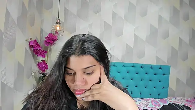 LindaBreeS online show from September 9, 2025, 2:21 am