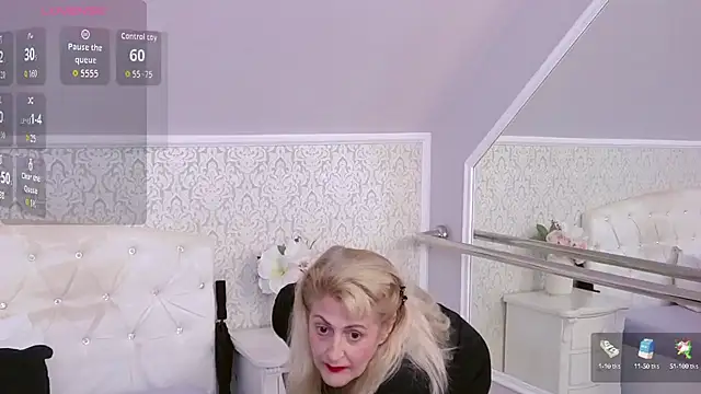 ElenaJuarez online show from September 11, 2025, 4:01 am