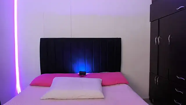 camii evanss online show from December 13, 2024, 8:26 pm