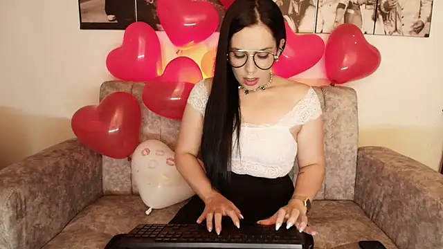 camii evanss online show from February 12, 2025, 6:19 pm