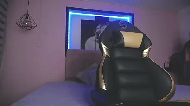 Andrea Ramos online show from March 19, 2025, 2:37 am