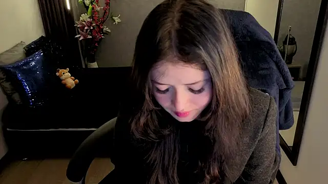 almma shy online show from September 22, 2025, 1:28 pm