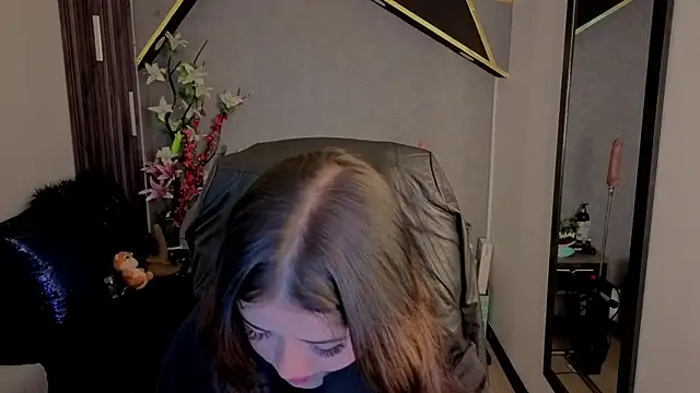 almma shy online show from October 7, 2025, 1:23 pm