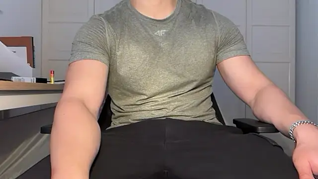 jungcock3210 online show from November 8, 2025, 10:41 am