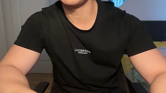 jungcock3210 online show from November 12, 2025, 1:37 pm