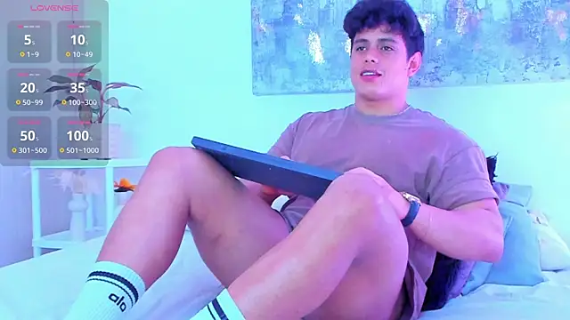 arminjones1 online show from October 4, 2025, 3:41 am