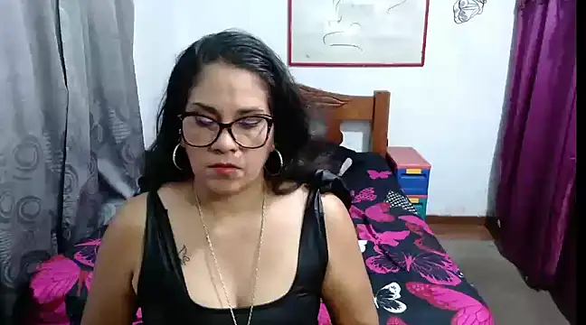 Mistresskloe01 online show from January 17, 2025, 12:31 pm