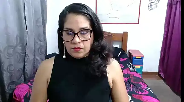 Mistresskloe01 online show from January 13, 2025, 12:35 pm