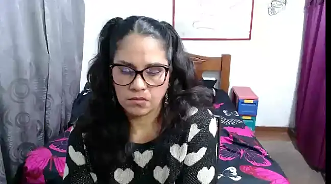 Mistresskloe01 online show from January 10, 2025, 12:04 pm