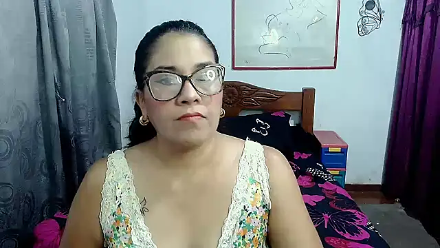 Mistresskloe01 online show from October 4, 2025, 12:50 pm