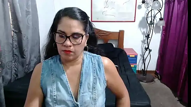 Mistresskloe01 online show from March 4, 2025, 12:44 pm