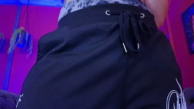 Snapshot of Julieta_Russell chatting on April 15, 2026, 11:16 am Julieta Russell online show from April 15, 2026, 11:16 am