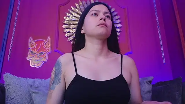 Julieta Russell online show from November 26, 2025, 12:05 pm