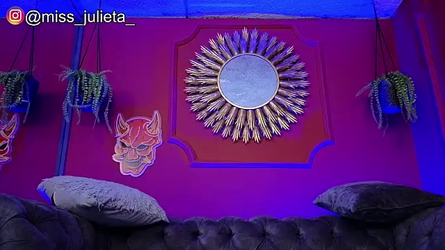 Snapshot of Julieta_Russell chatting on May 22, 2026, 11:41 am Julieta Russell online show from May 22, 2026, 11:41 am