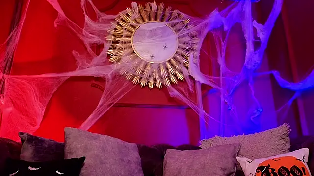 Julieta Russell online show from October 17, 2025, 12:29 pm