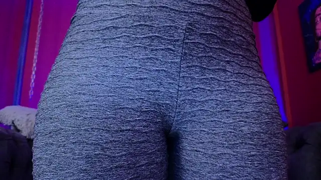 Snapshot of Julieta_Russell chatting on March 28, 2026, 12:17 pm Julieta Russell online show from March 28, 2026, 12:17 pm