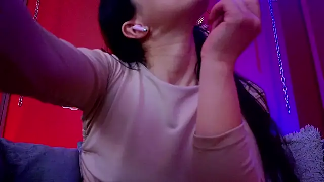 Julieta Russell online show from October 4, 2025, 11:45 am