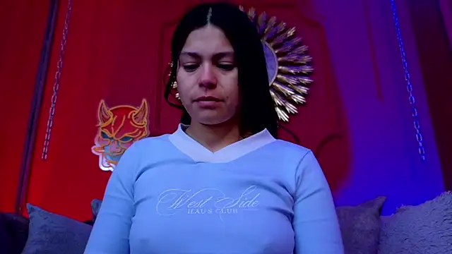 Julieta Russell online show from September 29, 2025, 11:49 am