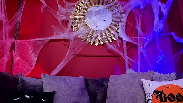 Julieta Russell online show from October 15, 2025, 1:30 pm