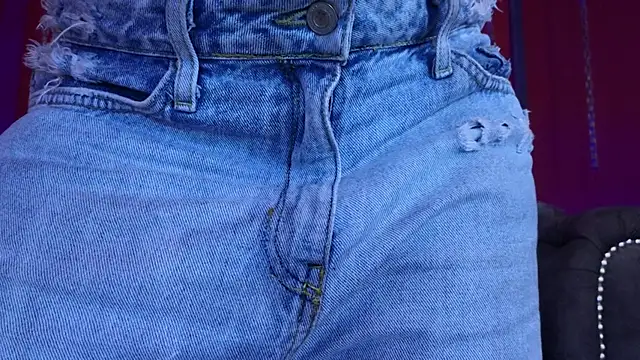 Snapshot of Julieta_Russell chatting on March 13, 2026, 11:59 am Julieta Russell online show from March 13, 2026, 11:59 am