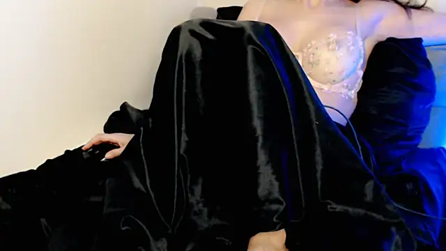 hotmask online show from April 5, 2026, 7:42 pm