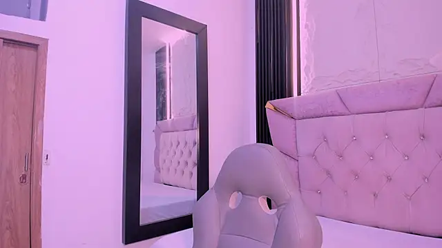 laurem-paulette online show from September 27, 2025, 7:20 pm