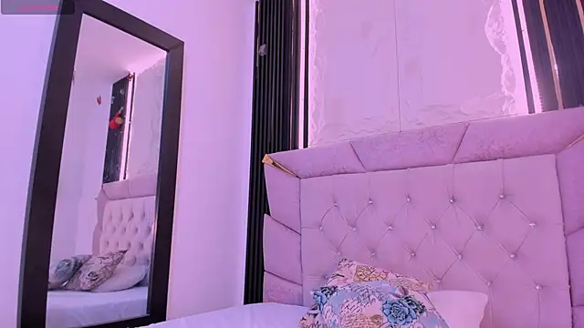 laurem-paulette online show from March 8, 2025, 7:20 pm