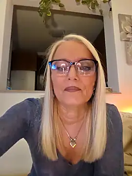 kikkastar online show from February 25, 2025, 8:21 pm