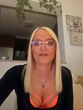 kikkastar online show from February 26, 2025, 8:04 pm