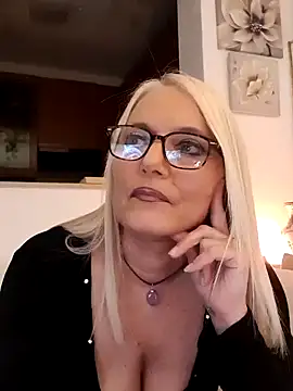 kikkastar online show from January 29, 2025, 8:04 pm