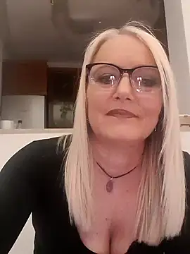 kikkastar online show from February 9, 2025, 8:34 pm