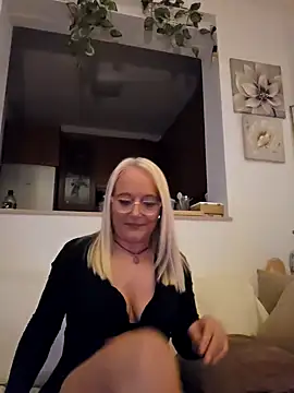 kikkastar online show from February 11, 2025, 9:03 pm