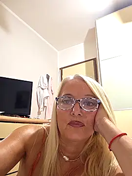 kikkastar online show from September 11, 2025, 7:19 am