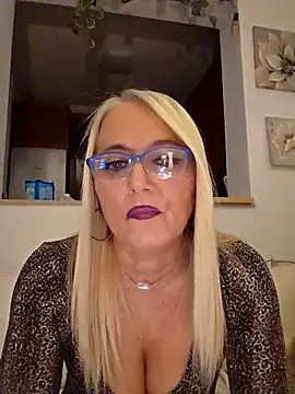 kikkastar online show from October 26, 2025, 9:04 pm