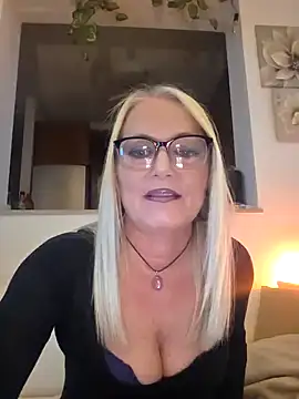 kikkastar online show from March 19, 2025, 8:00 pm