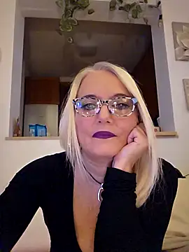 kikkastar online show from October 27, 2025, 9:05 pm