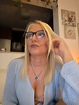 kikkastar online show from February 23, 2025, 8:22 pm