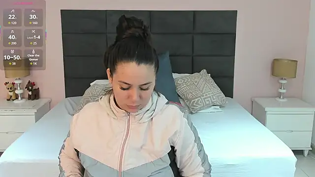 Snapshot of MadisonJenner chatting on December 22, 2025, 12:16 pm MadisonJenner online show from December 22, 2025, 12:16 pm